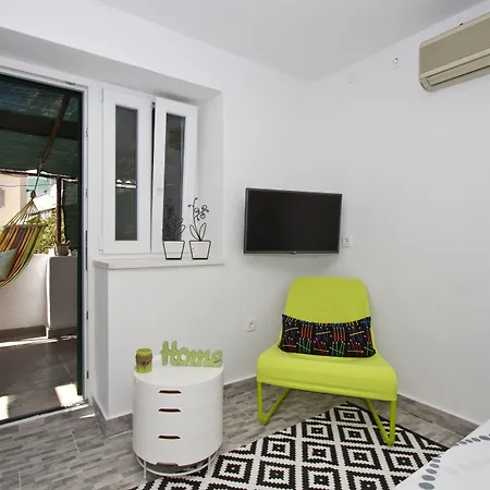 Apartment Shiny Split