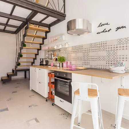 Shiny Apartment Split
