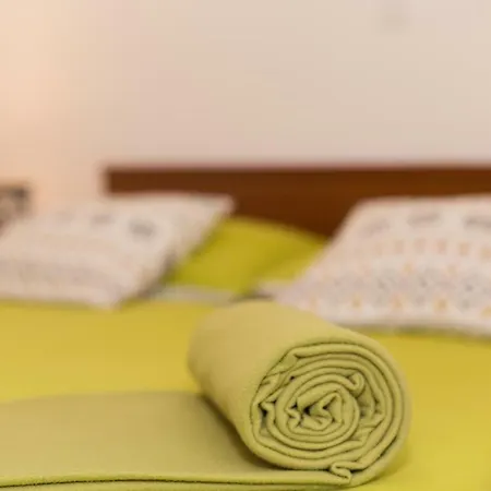 Apartman Shiny Split