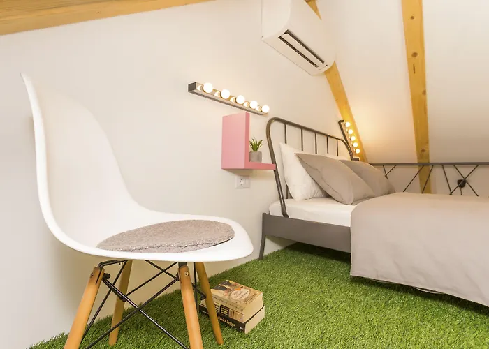 Shiny Apartment Split