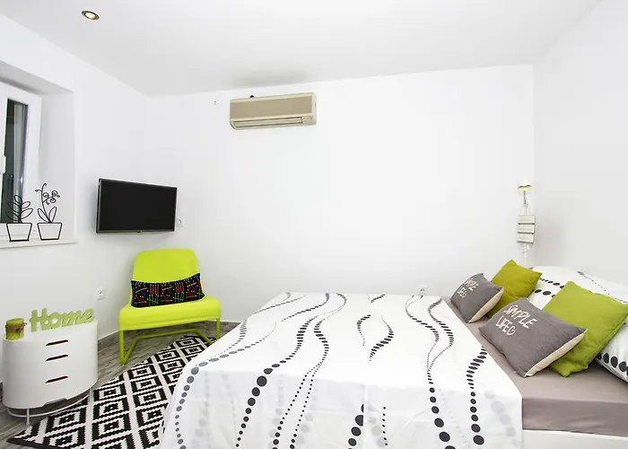 Apartment Shiny *