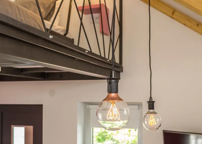 Shiny Apartment Split